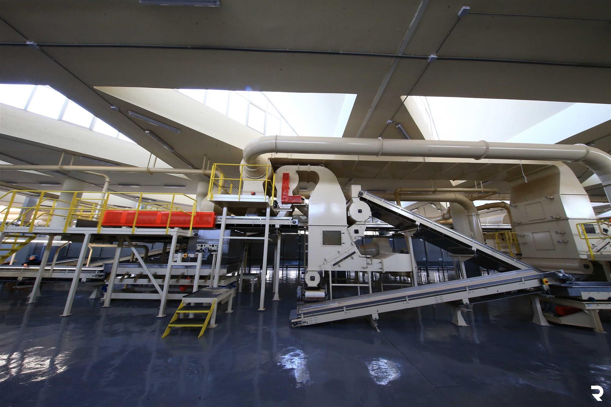 Regie’s factory: A qualitative and quantitative shift at the level of local and international industry