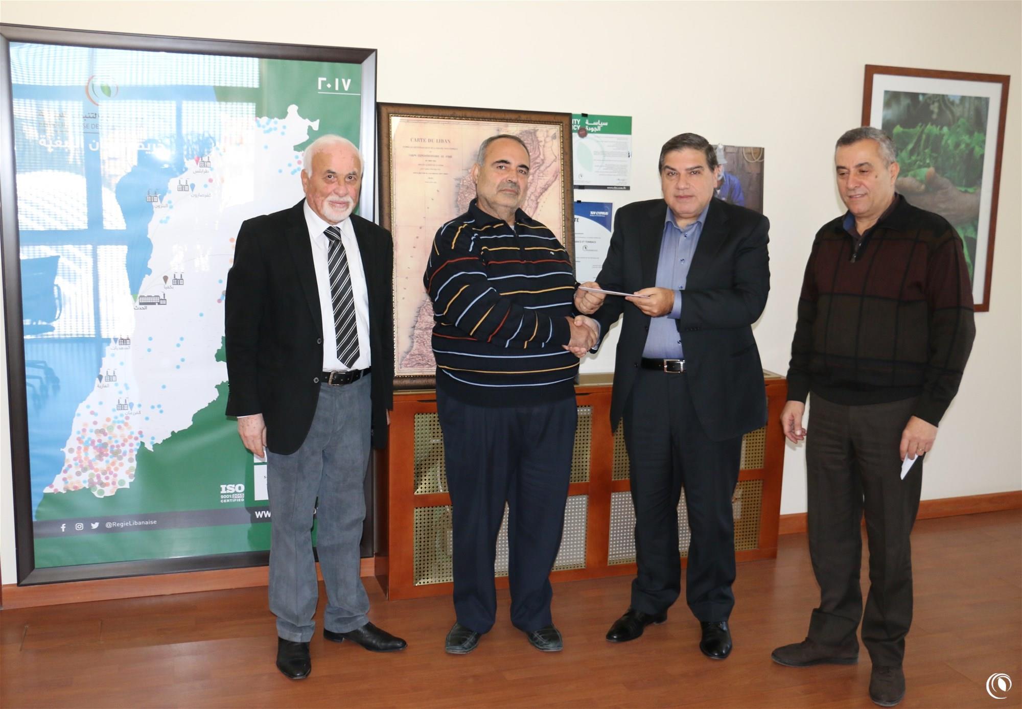 Engineer Seklaoui honors employee Hussein Khalifeh