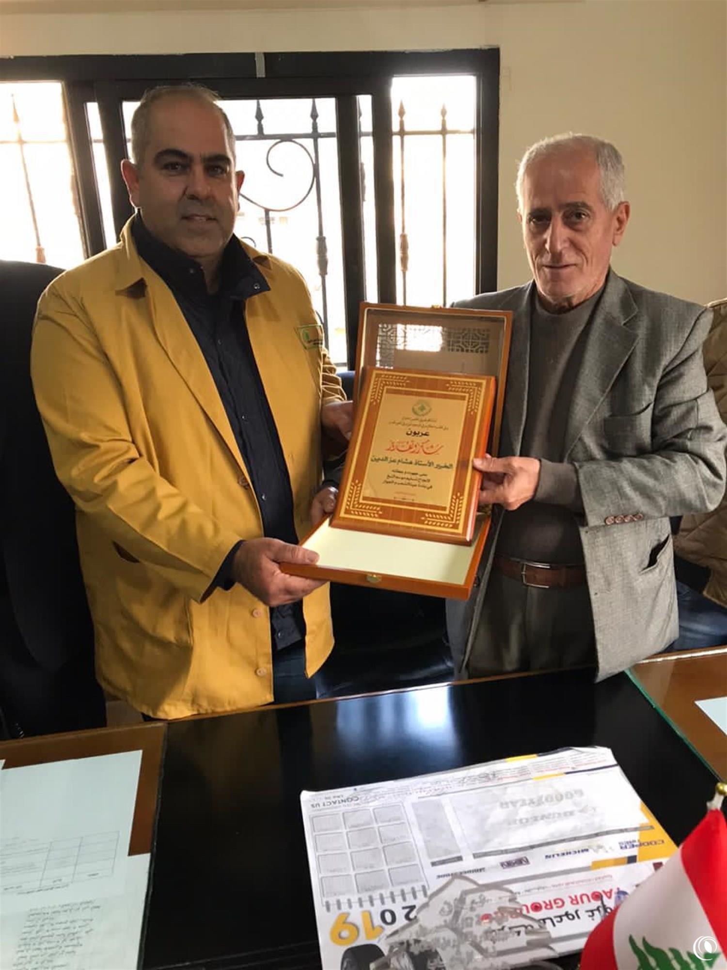 بلدية ومزارعو بلدة عيتا الشعب يكرمون الخبير هشام عز الدين بعد الانتهاء من موسم شراء المحصول لعام ٢٠٢٠
