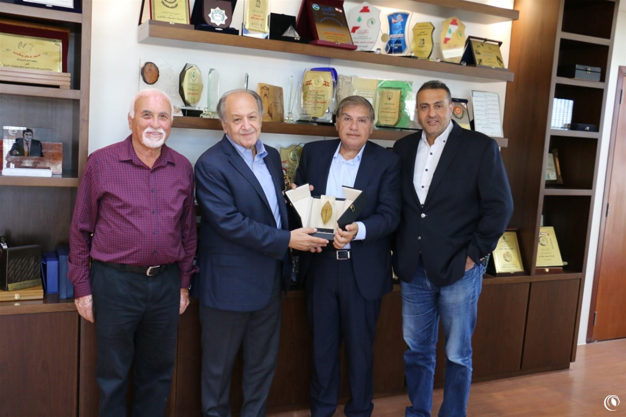 سقلاوي كرّم ابن صور المهندس جلال حيدر رئيس المنتدى العالمي للطيران المدني في الولايات المتحدة