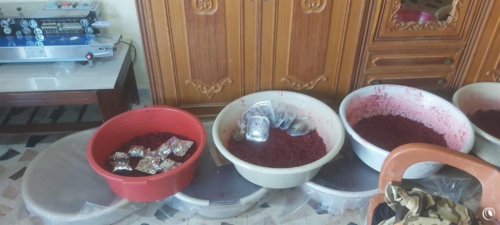 "الريجي" ضبطت مركزآ لتزوير المعسل