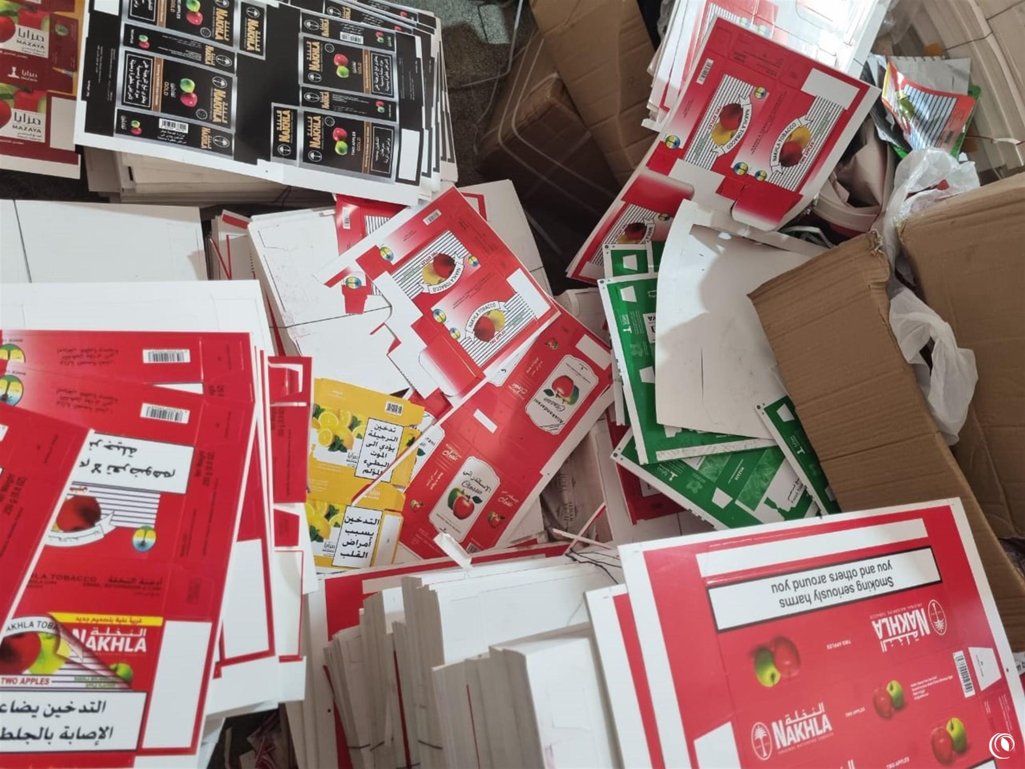"الريجي" ضبطت منتجات مهرّبة ومقلدة ومعملاً لتزوير المعسّل مع مطبعة