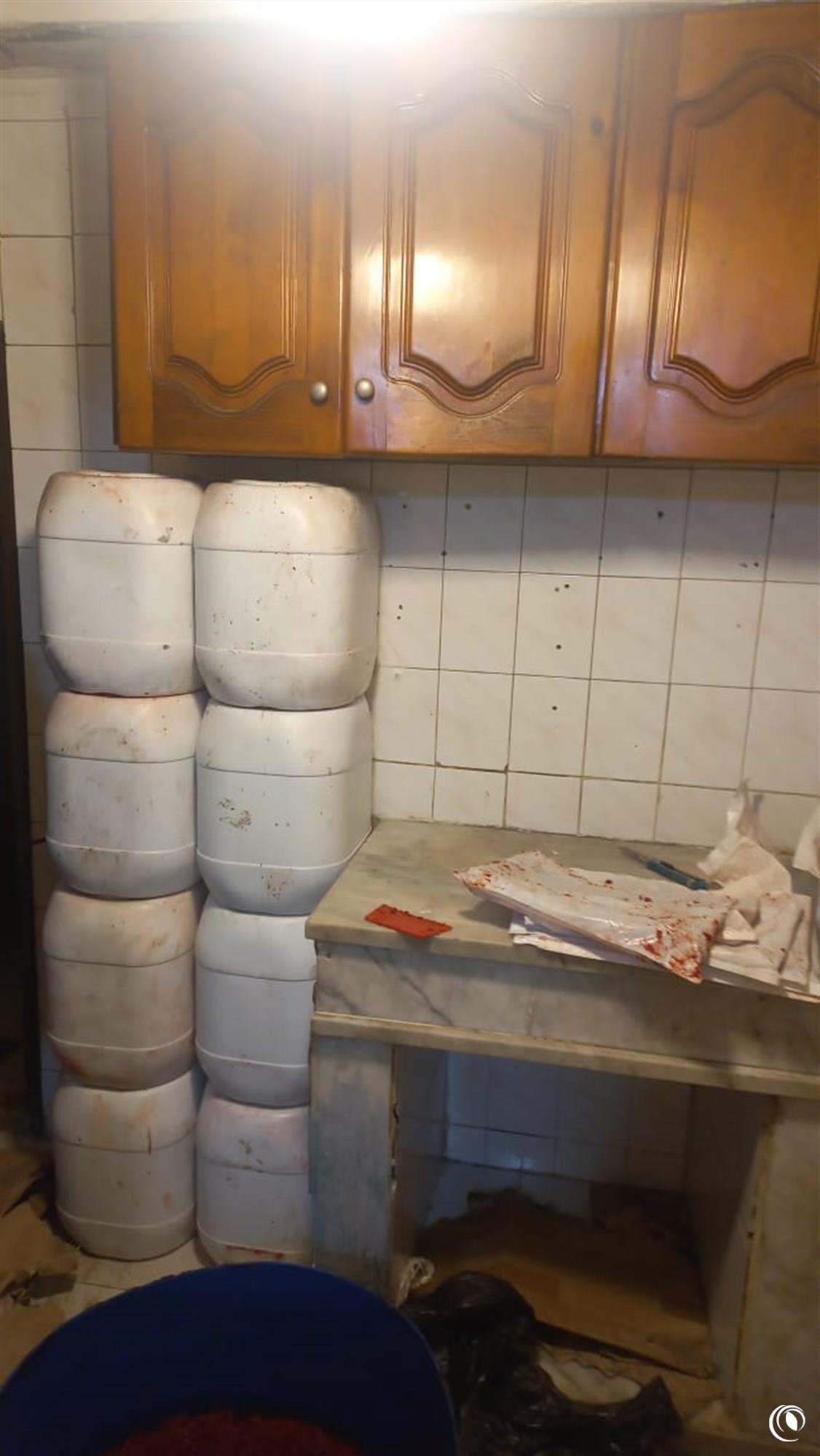 "الريجي" ضبطت مصنعآ لتزوير المعسل.