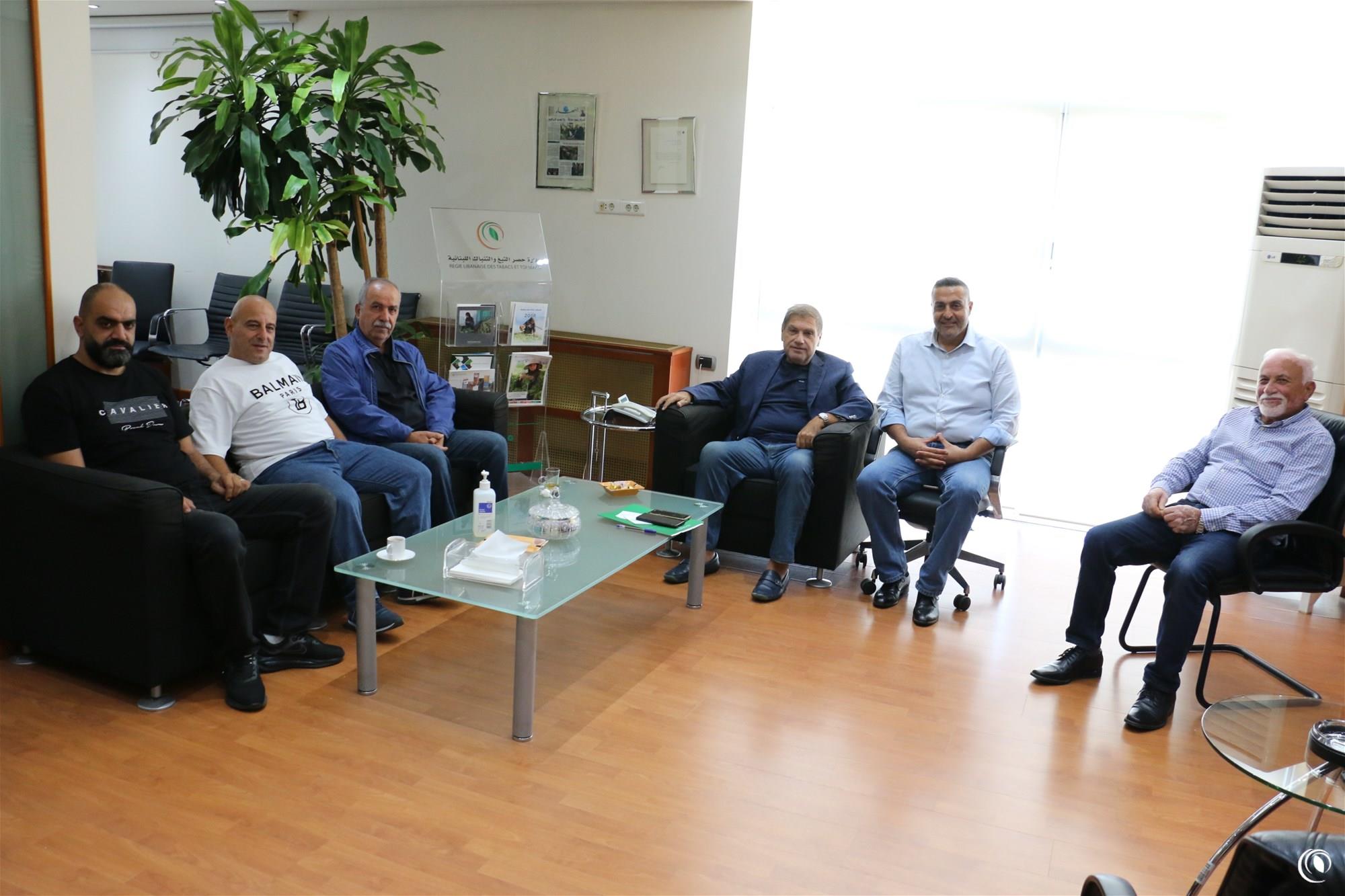 رئيس اتحاد نقابات مزارعي التبغ يثني على مبادرة الريجي لتسهيل عملية استلام المحاصيل من الجنوب