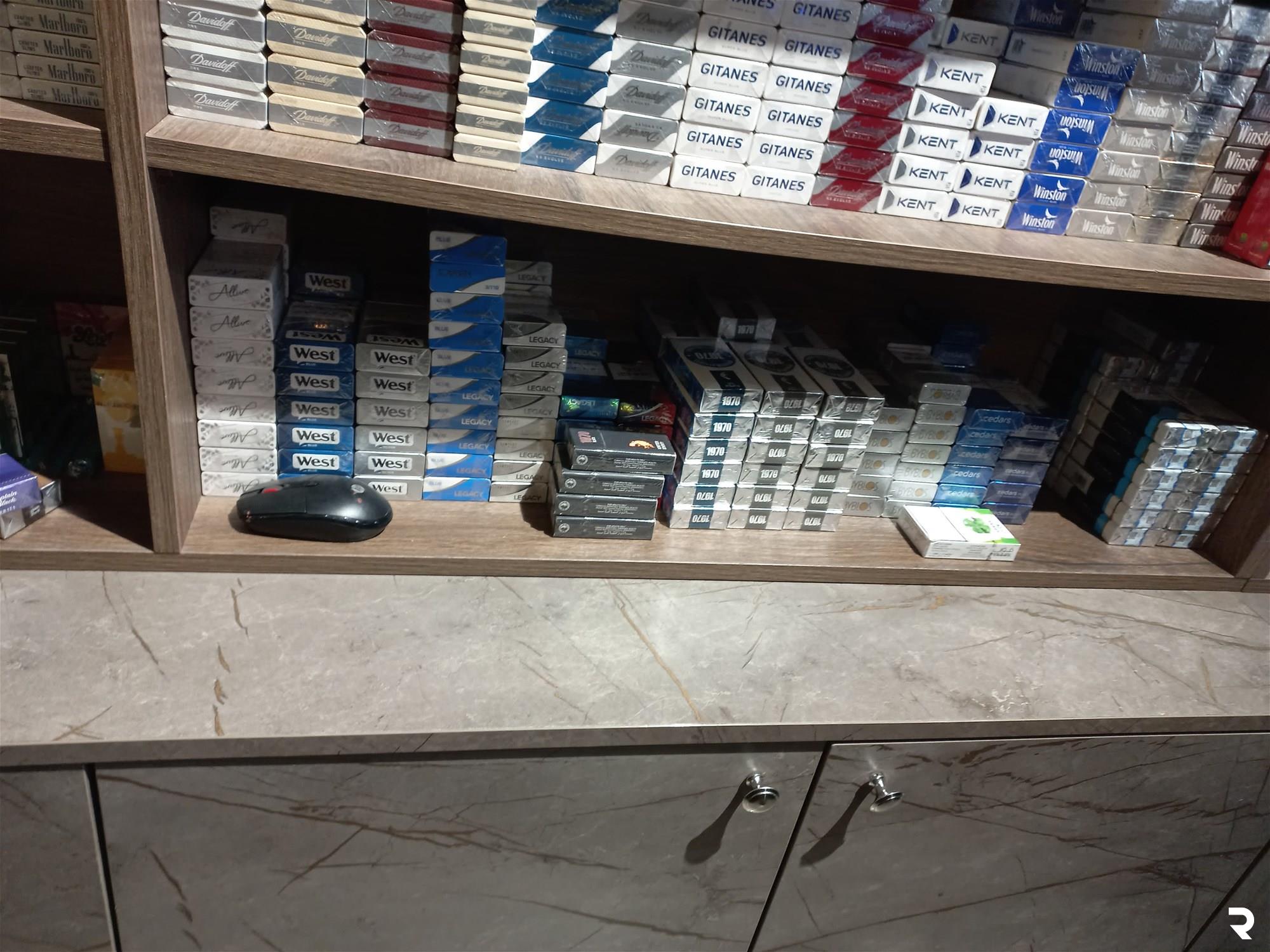 "الريجي" ضبطت منتجات مزوّرة ومهرّبة في الضاحية الجنوبية ودهمت مصنعآ لتقليد التنباك المعسّل  في جبل محسن